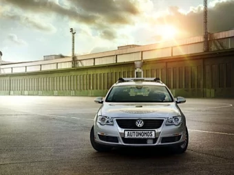 Autonomous Cars for City Traffic  Ral Rojas and the AutoNOMOS Team  Freie Universitt Berlin