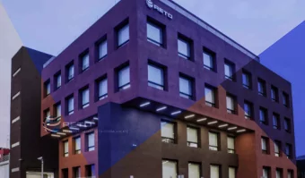 HELPING COMPANIES TO COMMUNICATE 1    | RETO : ABOUT US  About Us  Zona Esmeralda,  RETO