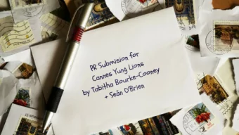 The Iss  Th  ssue  ue  The Currency of  of Tim  ime  The Lan  Land of of Aints an  and Sc