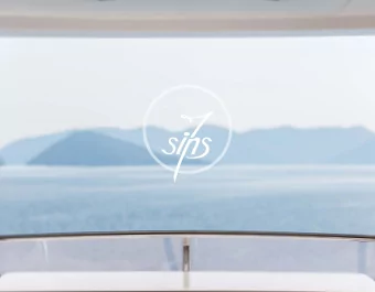 DESIGNED  FOR CHARTER  This luxurious tri-deck  Heesen, launched in 2005,  glides efgortlessly