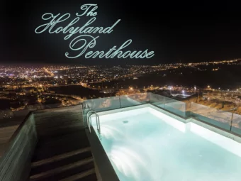 Enor  En  ormous dining an  and living ro  room are  area    Cha  harming,  , mo  modern,