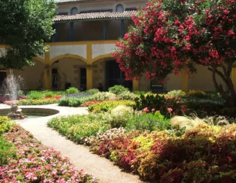 Measuring |V   | and testing CKM unitarity:  past, present &amp; future  ud CURRENT STATUS OF V  ud